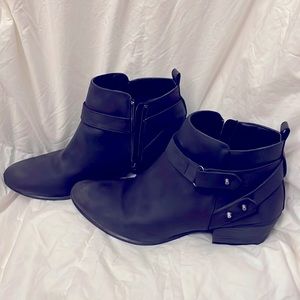 UnionBay Black/Gray block heel boots. Women’s size 9.5. Worn twice.
